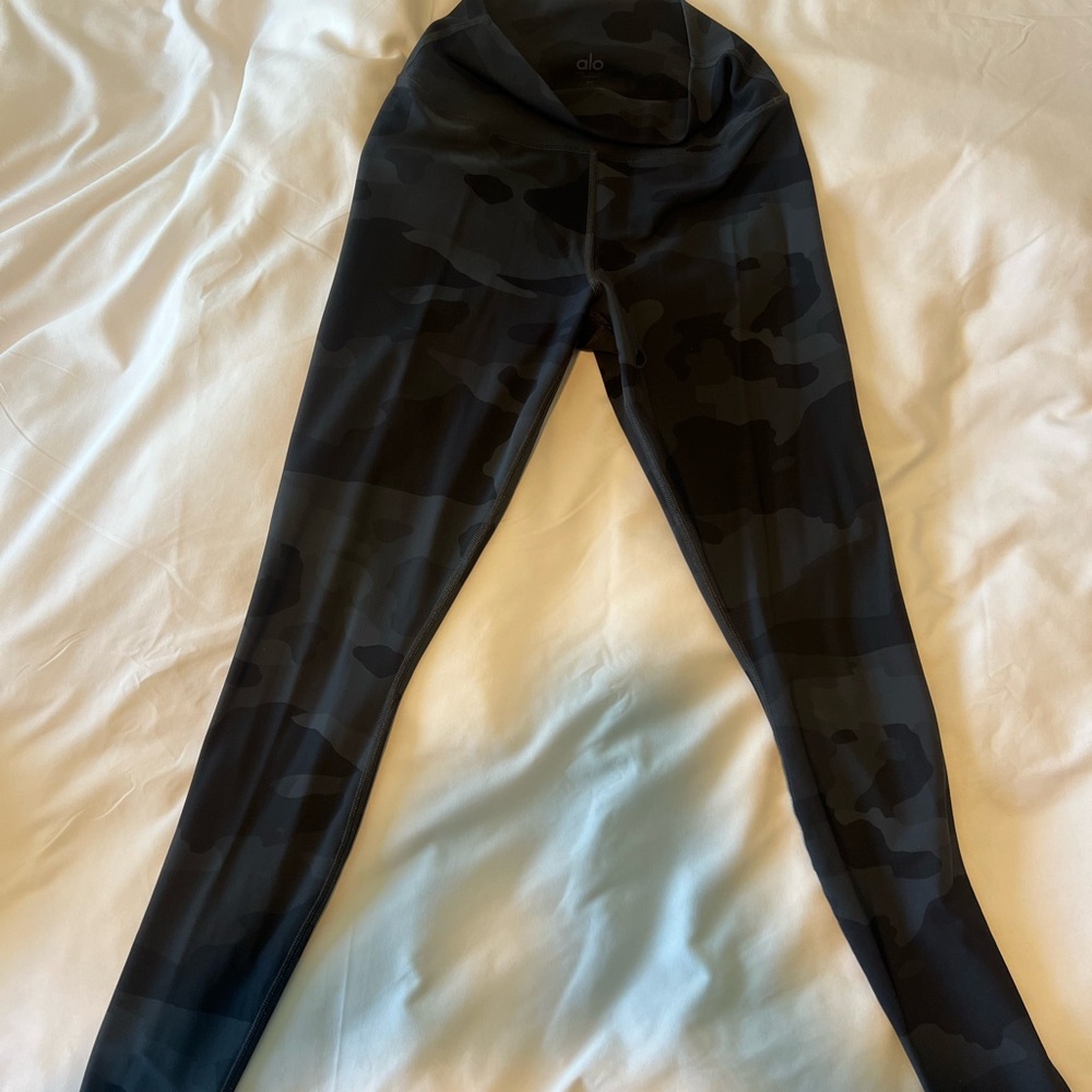 ALO Yoga Black Camo Leggings